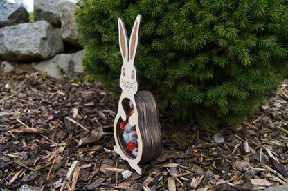 Holz-Osterhase mit Sichtfenster