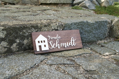 Türschild aus Walnussholz